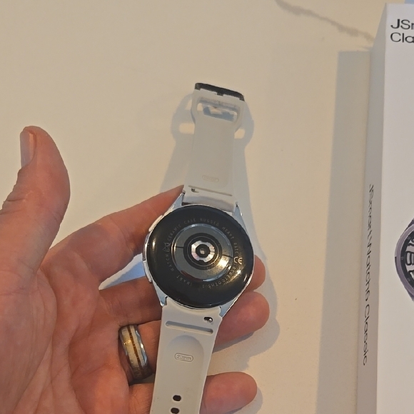 Wear fit pro Watch6 Classic - Silver compatible with Samsung and android. - Picture 3 of 5